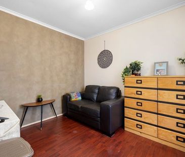 Spacious 4-Bedroom Family Home in a Prime Location - Photo 3