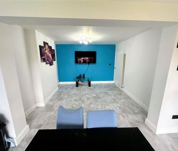 4 bedroom detached house to rent - Photo 3