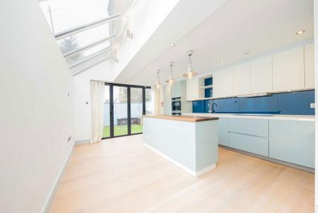 5 bedroom terraced house to rent - Photo 4