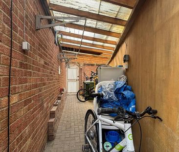 1 bedroom in a house share to rent - Photo 4