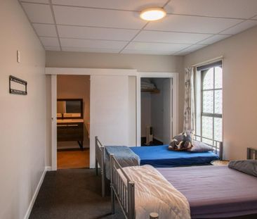 This two bedroom unit is ready for tenants! - Photo 6