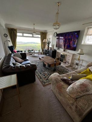 2 Bed Bungalow, Warren Close, BN2 - Photo 1