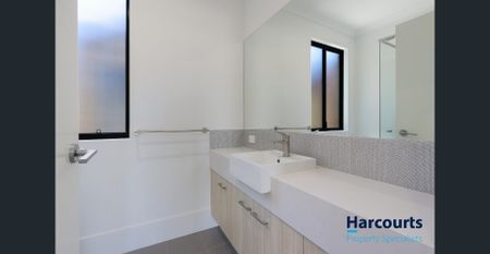 Brand New Modern Home - Stylish, Spacious & Low Maintenance - Photo 4