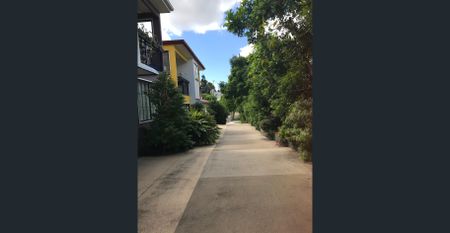 Inner City--Fully Furnished Studio, West End Centrally. Aircon, Wi-Fi, All bills included. $380/pw. Available 30/09/2025. - Photo 4