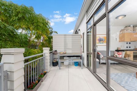 Modern 1-Bedroom Apartment in AlbanyÃ¢€™s Premier Complex - Photo 4