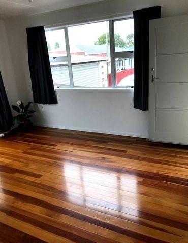 Sunny 2BR Home in Westown! - Photo 2