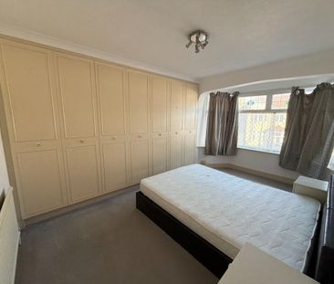 4 Bed Terraced House, Brook Road, IG2 - Photo 3