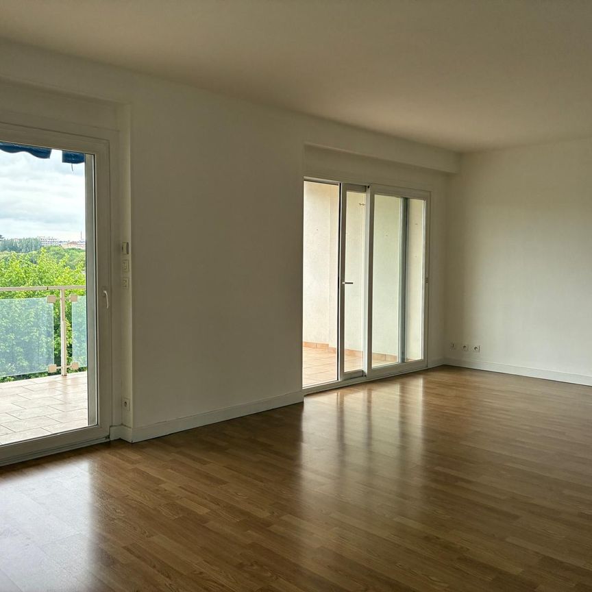 Location Appartement 3 pièces 71m² GUILHERAND GRANGES 07500 - Photo 1