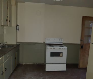 2brm Apartment On Sydenham St. Available Now - Photo 6