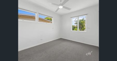 FAMILY HOME IN CONVENIENT STRATHPINE LOCATION - Photo 4