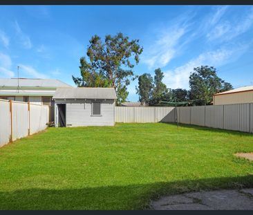 Quaint and comfortable living - Photo 4