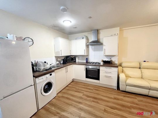 2 bedroom ground floor flat to rent - Photo 1