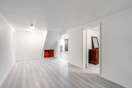 For Lease - 173 Rathburn Road, Toronto, Ontario - Photo 4