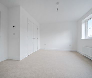 3 bedroom semi-detached house to rent - Photo 4