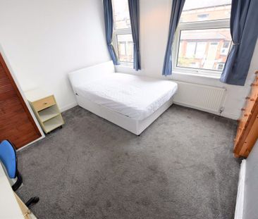 4 bedroom House in Hyde Park, Leeds - Photo 4