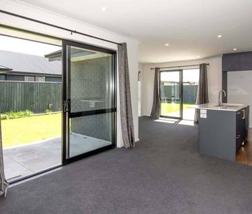 Modern Home, Family Ready - Photo 5