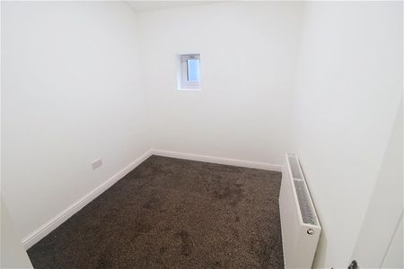 2-4 Thornton Lodge Road, Huddersfield - Photo 2