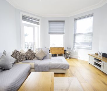 2 bed flat to rent in Alton Road, BH14 - Photo 1