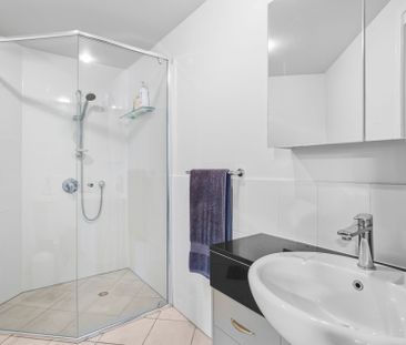 Light-Filled Apartment with Leafy Balcony in Toowong - Photo 1