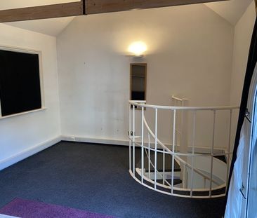 Room in a Shared Flat, Plantation Wharf, SW11 - Photo 6