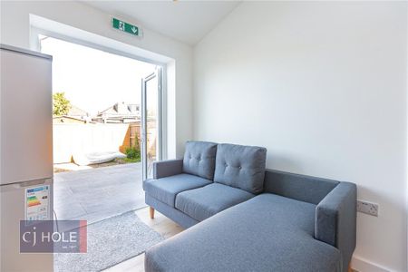 6 bedroom terraced house to rent - Photo 2