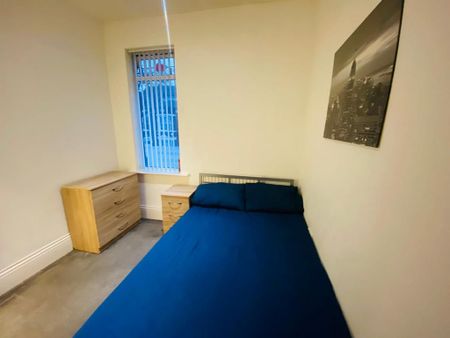 1 bedroom in a house share to rent - Photo 2