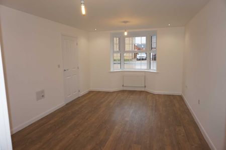 Lamport Crescent, Brooklands, Milton Keynes. - Photo 5
