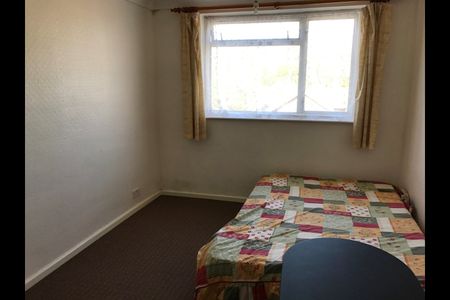 2 Bed Flat, Clive House, CR0 - Photo 4