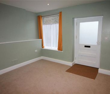 2 bedroom end of terrace house to rent - Photo 3