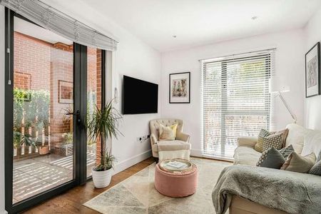 Salisbury Street, London, W3 - Photo 5