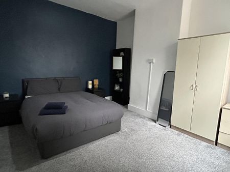 1 bedroom in a house share to rent - Photo 2