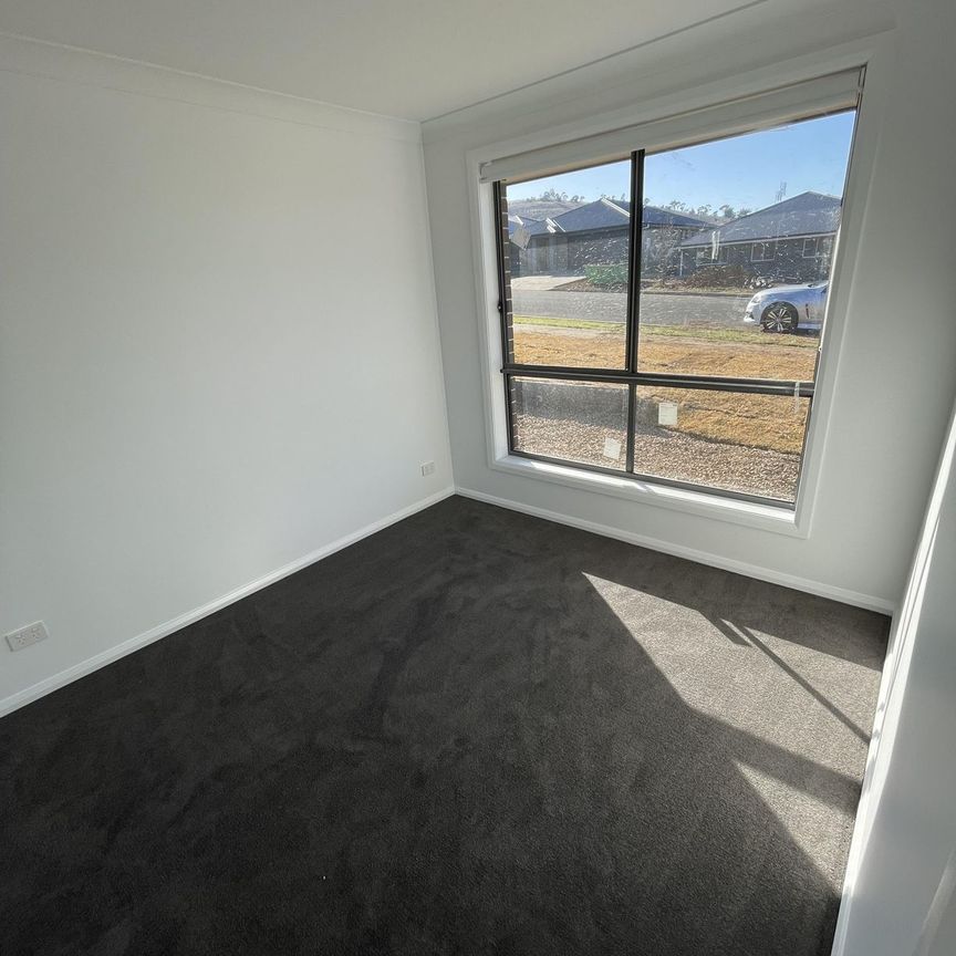 4 Bedroom North Tamworth Duplex - Photo 1