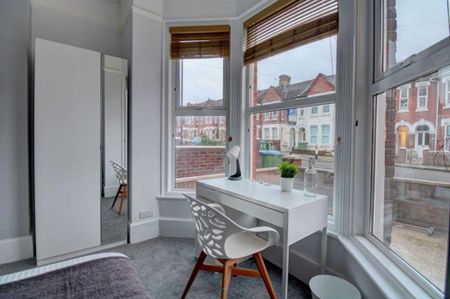 1 bedroom in a house share to rent - Photo 3
