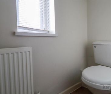 2 bedroom semi-detached house to rent - Photo 2
