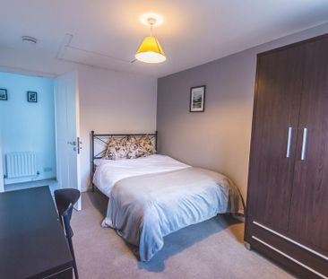 4 bedroom terraced house to rent - Photo 4