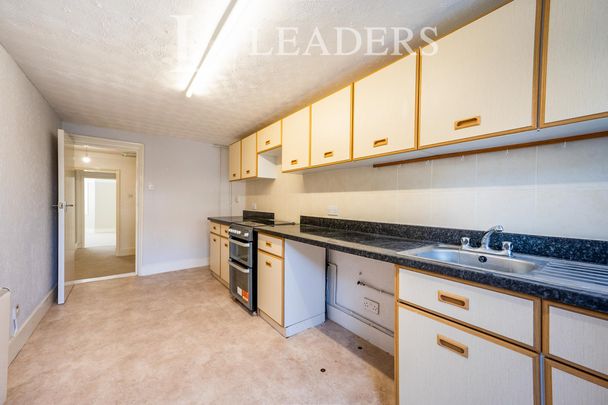 2 bedroom flat to rent Clarendon Road, Southsea - Photo 1
