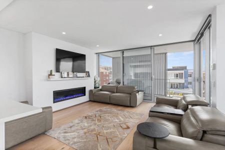 “AS NEW - A RARE GEM - 230SQM TWO STOREY PENTHOUSE” - Photo 2