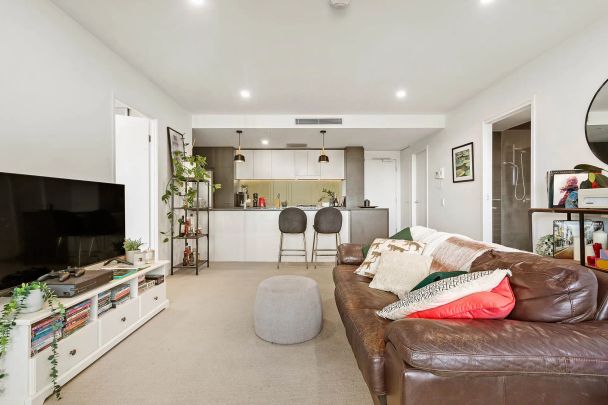 Modern Two Bedroom Apartment in Convenient Location - Photo 1