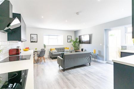 6 bedroom house to rent - Photo 2