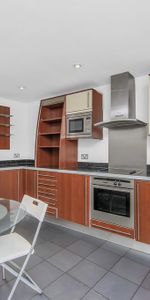 1 bedroom in a flat share to rent - Photo 3