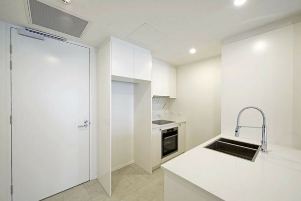 One Bedroom Plus Study Near The Foreshore! - Photo 1