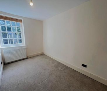 4 bedroom semi-detached house to rent - Photo 2