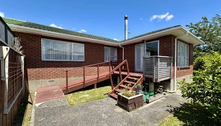 3 Bedroom Home in Brown Owl - Photo 5