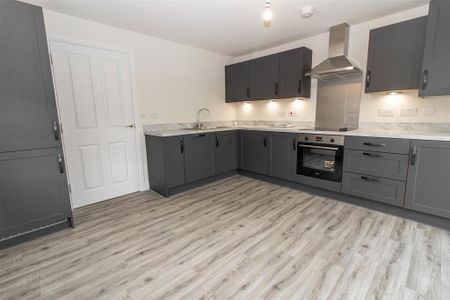 3 bedroom semi-detached house to rent - Photo 2