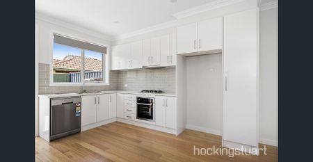 Stunning 3-bedroom Townhouse In Central Reservoir Location - Photo 4