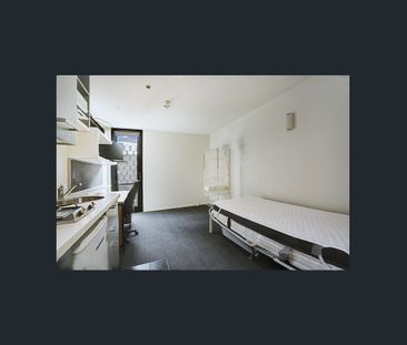 Live, Learn & Thrive in the Heart of Carlton! - Photo 1