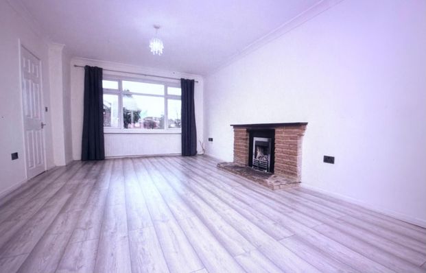 3 Bed Terraced House, Henconner Lane, LS13 - Photo 1