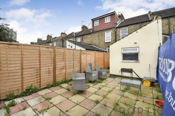 Haig Road West, Plaistow, E13 - Photo 1