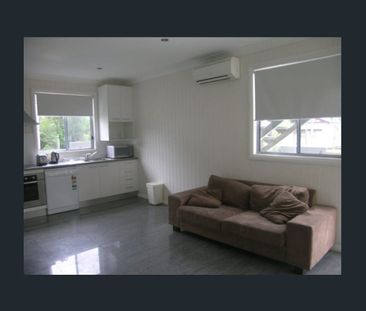 Modern Three Bedroom Unit - Great location and close to all amenities. - Photo 2