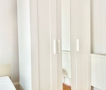 2 Bed Flat, Montgomery Street, EH7 - Photo 4